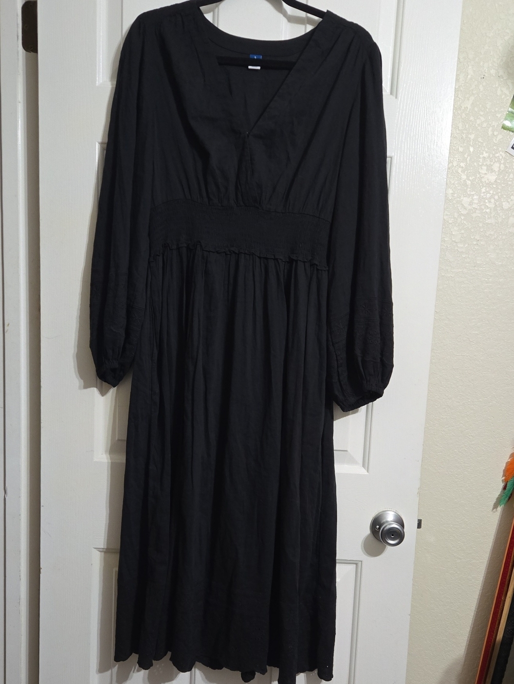 Old Navy Black V-Neck Long Sleeve Maxi Dress